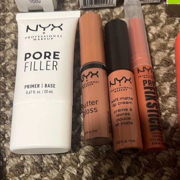 NYX Makeup Collection with Blush and Lip Liners - Picture 6 of 6